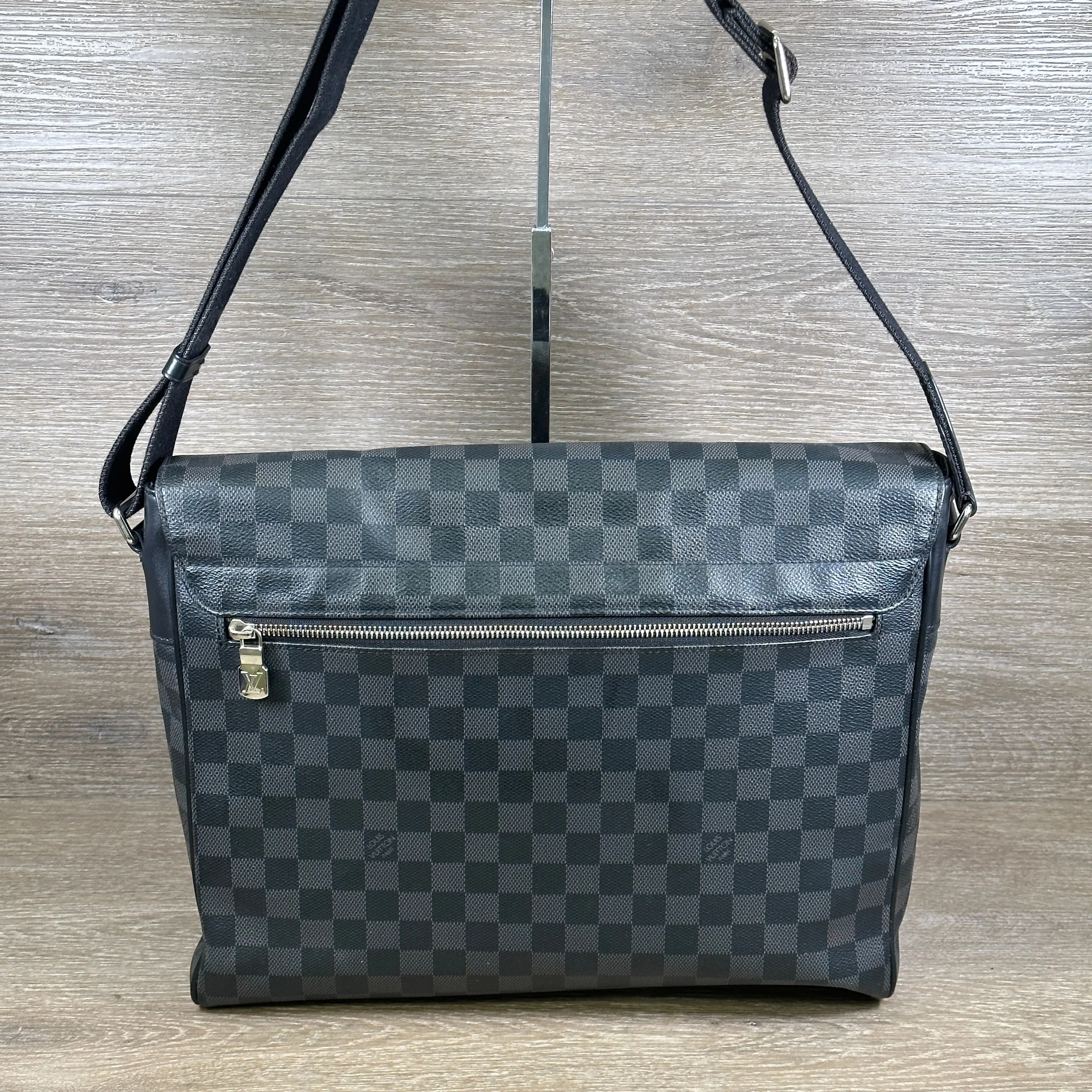 Louis Vuitton District Messenger Bag GM - Damier Graphite