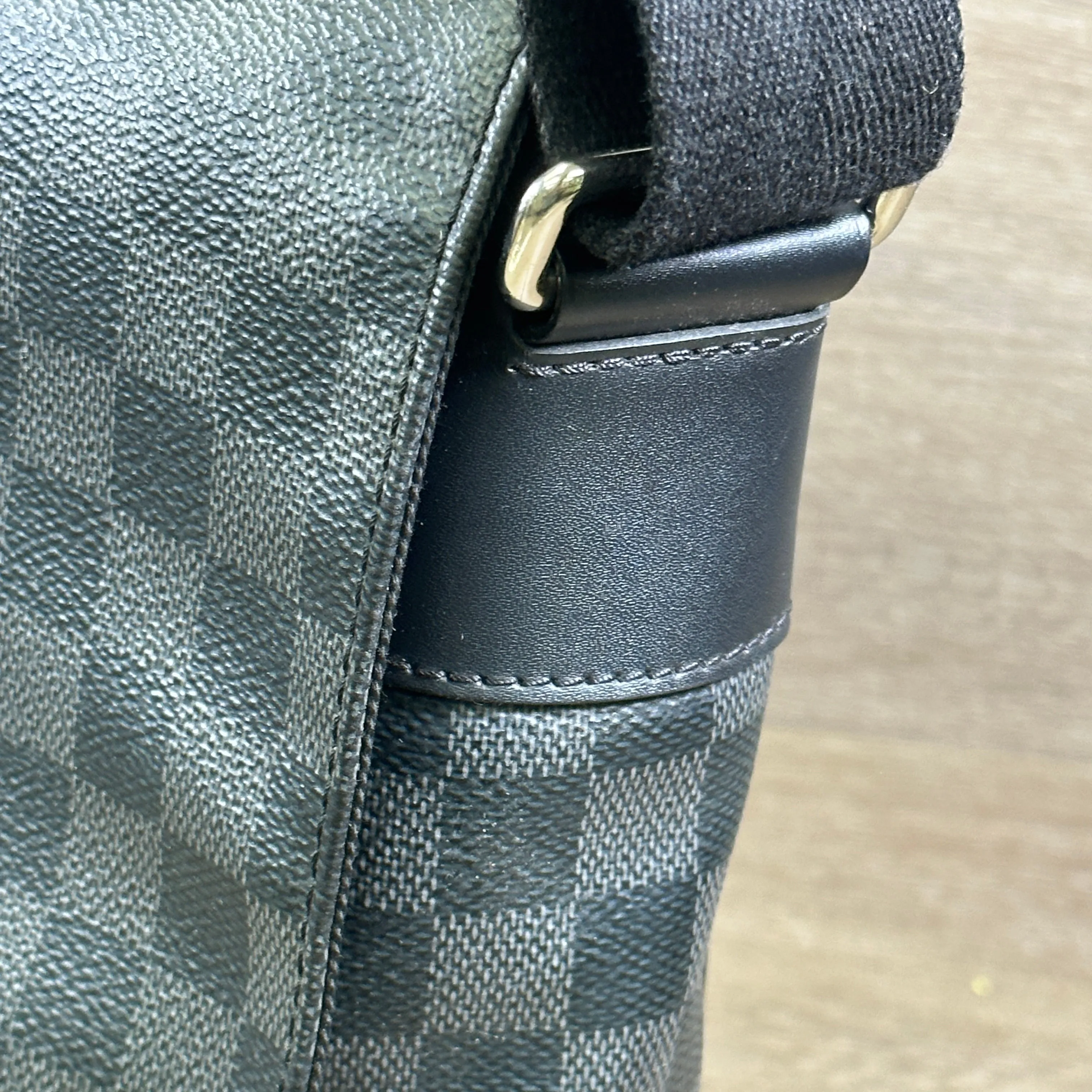 Louis Vuitton District Messenger Bag GM - Damier Graphite