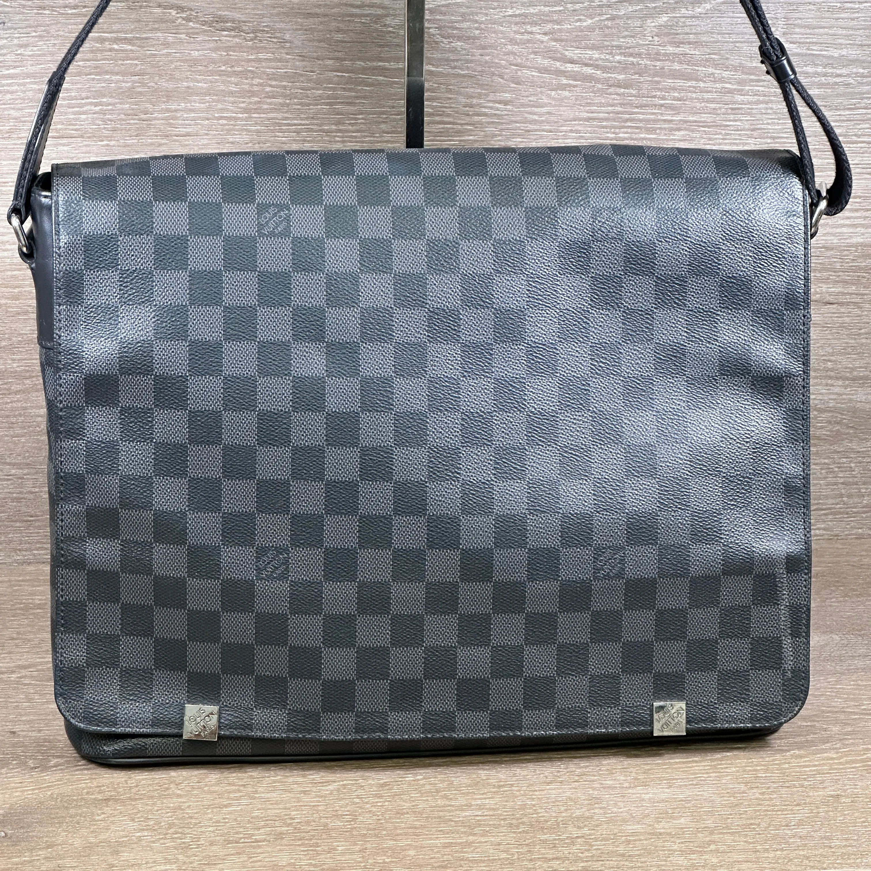 Louis Vuitton District Messenger Bag GM - Damier Graphite