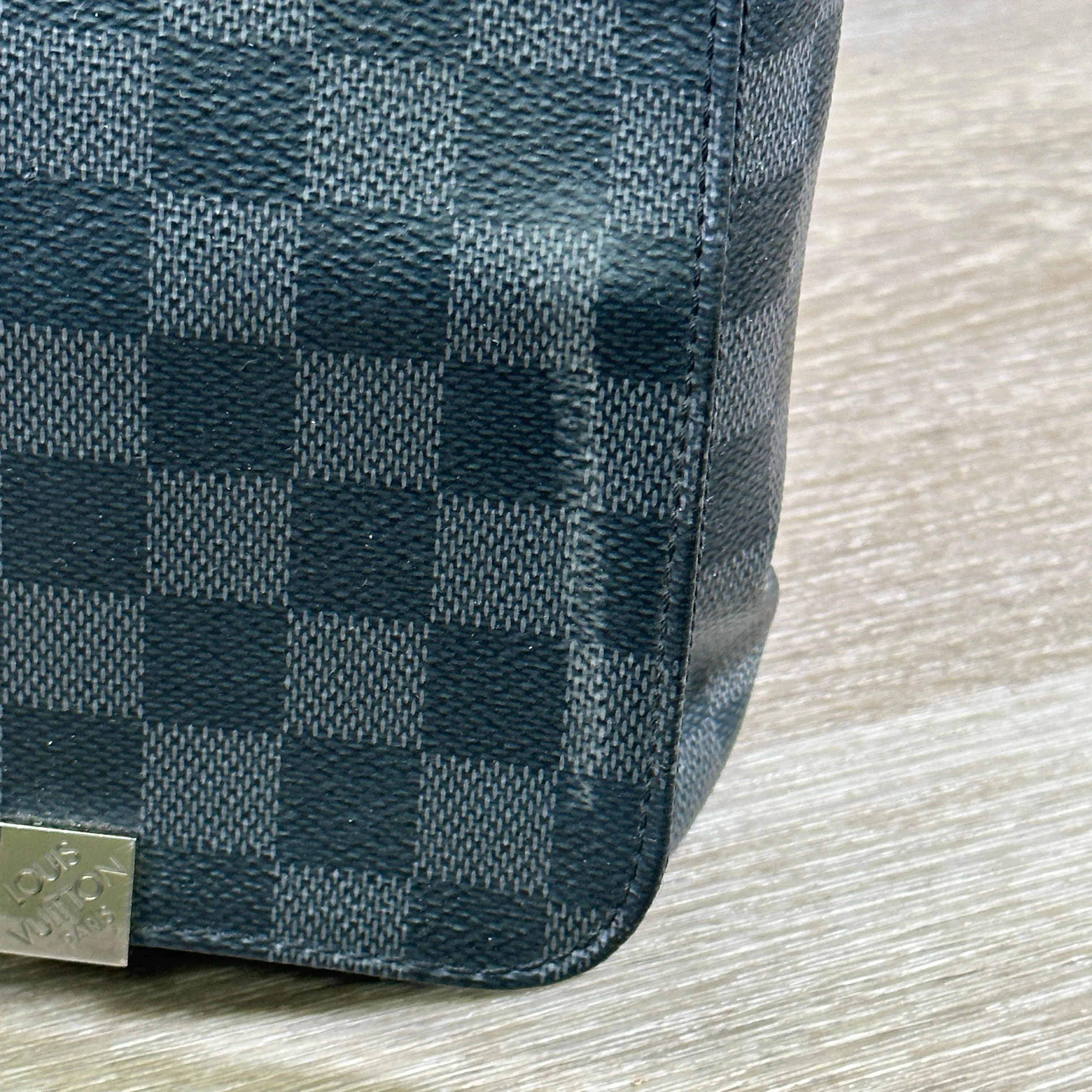 Louis Vuitton District Messenger Bag GM - Damier Graphite