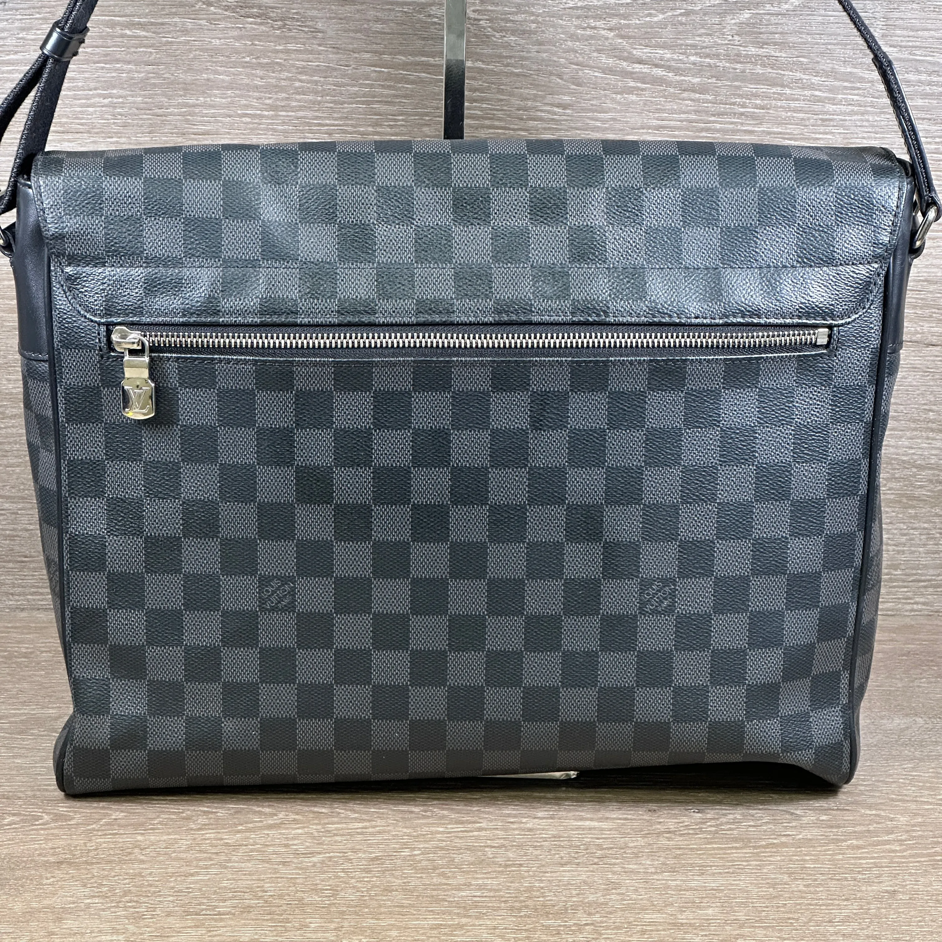 Louis Vuitton District Messenger Bag GM - Damier Graphite